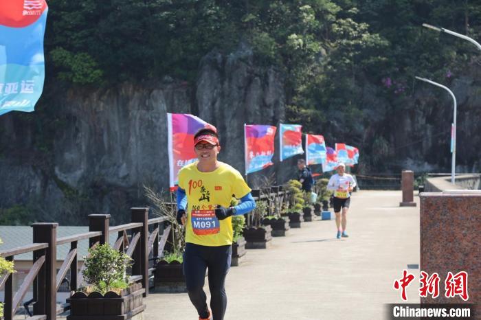 中国健身名山登山赛象山站开赛：800名来自全国