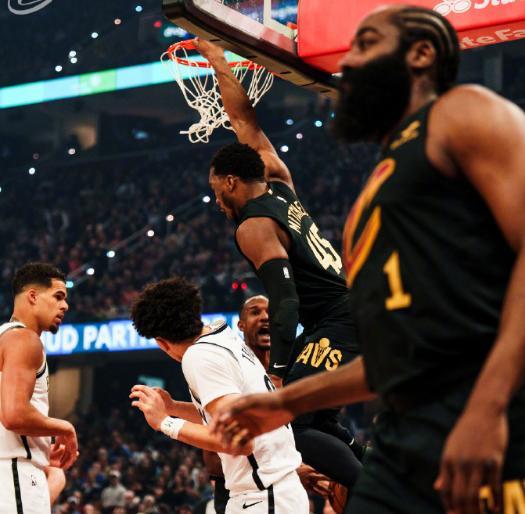 哈登爆发助骑士力克76人 创队史纪录冲击季后赛