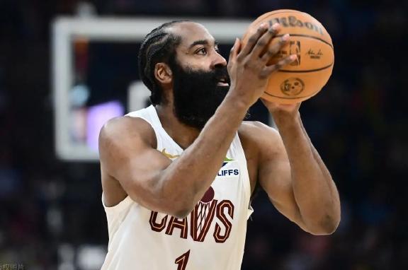 哈登爆发助骑士力克76人 创队史纪录冲击季后赛