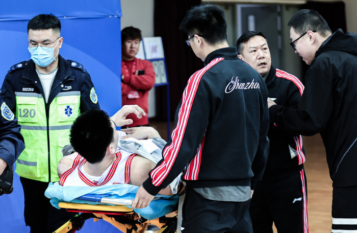 深圳男篮新星冯熙瑞手术赛季报销 18周康复期开