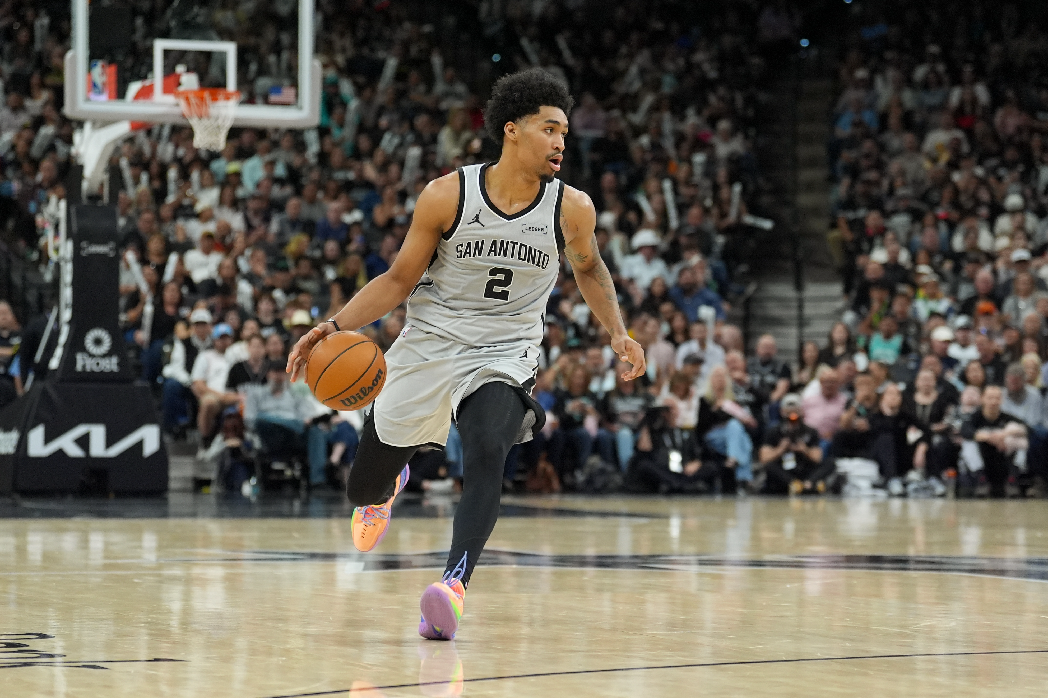 哈珀关键三分助马刺逆转胜76人 文班伤退