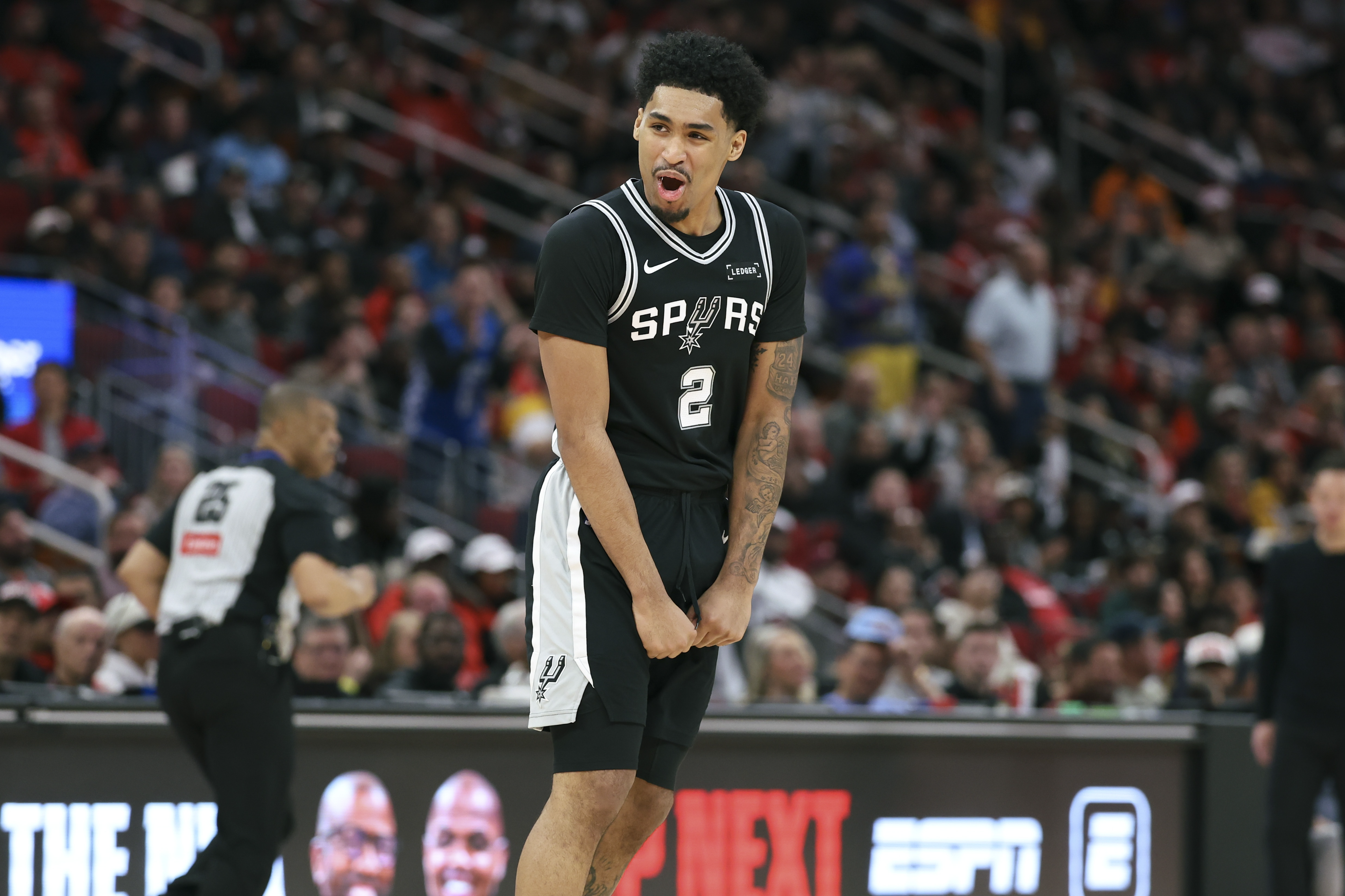 哈珀关键三分助马刺逆转胜76人 文班伤退